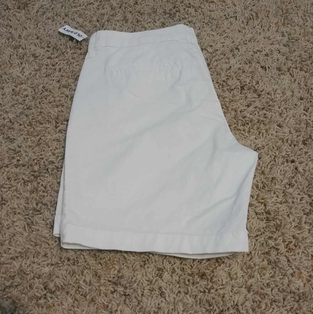 NWT Old Navy white shorts - size 6